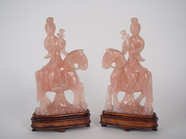 Chine, XXe siècle Deux statuettes en quartz rose, représentant deux je