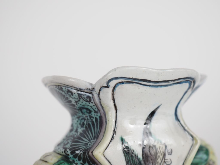 Chine, vers 1900 Vase balustre en porcelaine et émaux de style famille