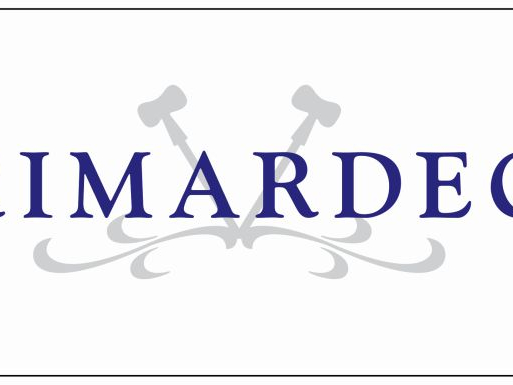 Chine, travail moderne  Vase balustre en porcelaine et émaux polychrom