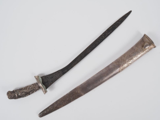 Vente aux enchères Indonésie, XIXe  Poignard, avec poignée et fourreau en argent à motifs