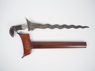 Vente aux enchères Malaisie, fin XIXe-début XXe Poignard dit « kriss » la poignée et le w