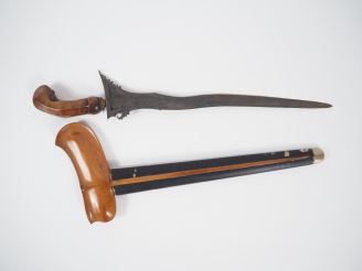 Vente aux enchères Malaise, fin XIXe-début XXe  Poignard dit « kriss » la poignée et le w