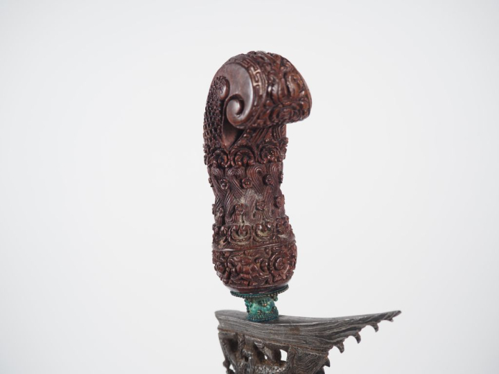 Malaisie, fin XIXe-début XXe  Poignard dit « kriss » la poignée et le 