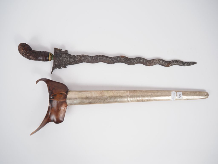 Malaisie, fin XIXe-début Xxe Poignard dit « kriss » la poignée et le w