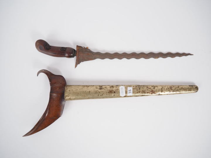 Malaisie, fin XIXe-début Xxe Poignard dit « kriss » la poignée et le w