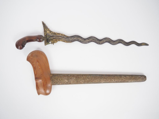 Vente aux enchères Malaisie, fin XIXe-début Xxe Poignard dit « kriss » la poignée et le w