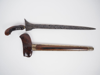 Vente aux enchères Malaisie, fin XIXe-début Xxe Poignard dit « kriss » la poignée et le w