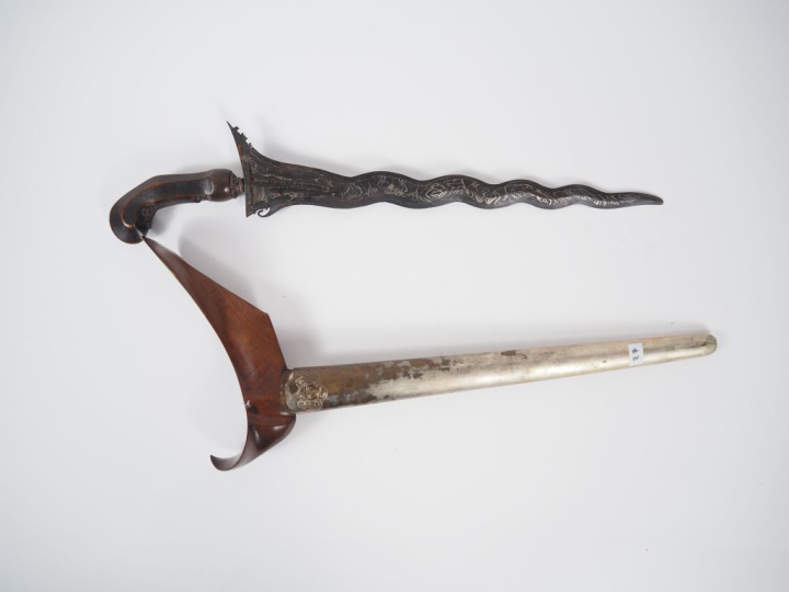 Malaisie, fin XIXe– début XXe  Poignard dit « kriss » la poignée et le