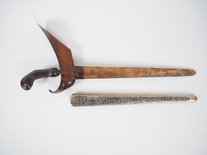 Malaisie, fin XIXe– début XXe  Poignard dit « kriss » la poignée et le