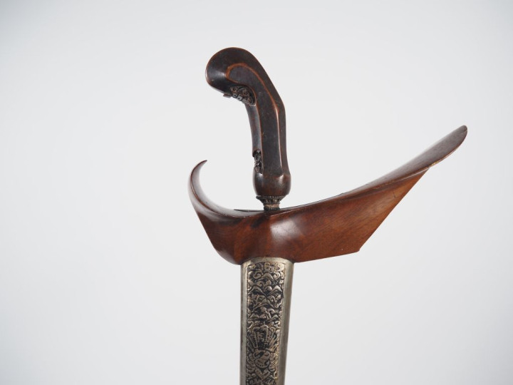 Malaisie, fin XIXe– début XXe  Poignard dit « kriss » la poignée et le