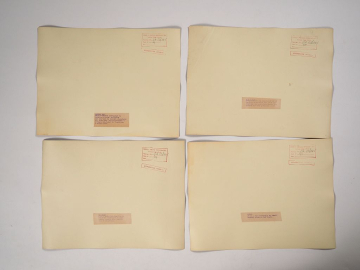 Cambodge, Lot comprenant trente photos en noir et blanc, légendées au 