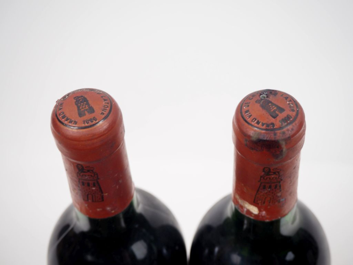 2 BOUTEILLES CHÂTEAU LATOUR 1er GCC PAUILLAC - 1990 - 1 BG/1 LB/ES/ELA