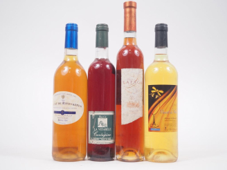 Vente aux enchères 4 BOUTEILLES : 1 MUSCAT DE RIVESALTES - 2008 / 1 LA VITARÈLE BORIE CAR
