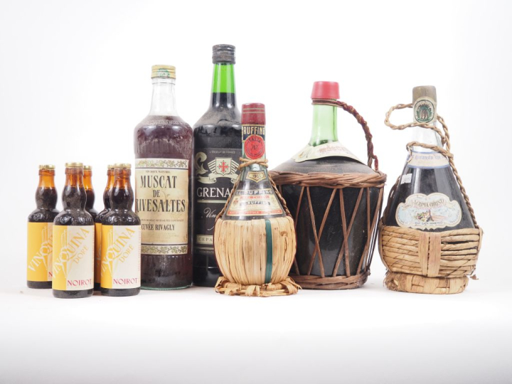 12 BOUTEILLES : 7 MIGNONETTES QUINQUINA NOIROT / 1 MUSCAT DE RIVESALTE