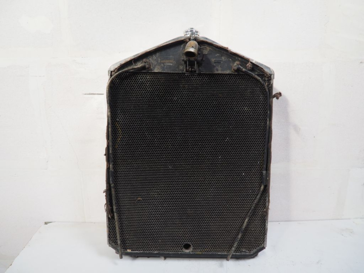 Radiateur pour automobile ROLLS ROYCE 20/25. Dim. 94 x 62 cm.