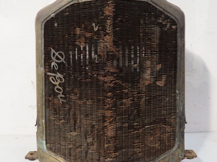 Radiateur pour automobile DE DION BOUTON. (A restaurer).