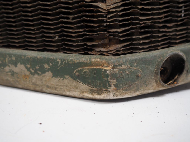 Radiateur pour automobile CITROEN 5HP / 10 HP. Dim. 60 x 44 cm. (A res