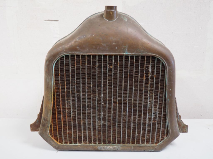 Radiateur ARECAL. Dim. 73 x 79 cm. (A restaurer)