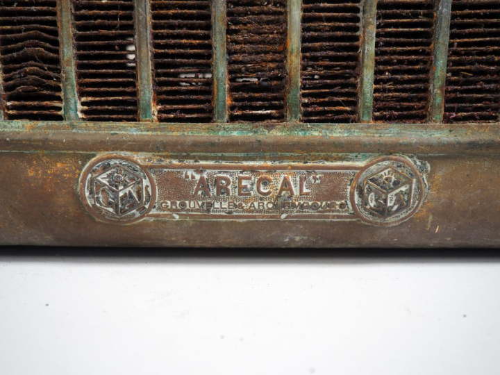 Radiateur ARECAL. Dim. 73 x 79 cm. (A restaurer)