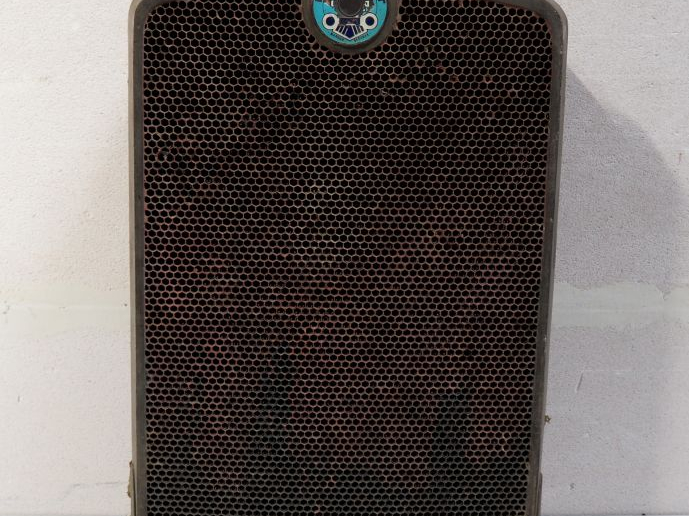 Radiateur pour automobile BERLIET VIG sans calandre. Dim. 72 x 47 cm. 