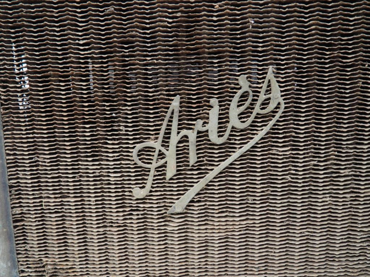 Radiateur automobile ARIES CC4. Dim. 75 x 51 cm. (A restaurer).