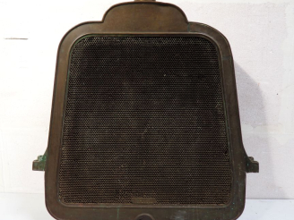 Vente aux enchères Radiateur automobile LAMBERT. Dim. 77 x 76 cm. ( Arestaurer).