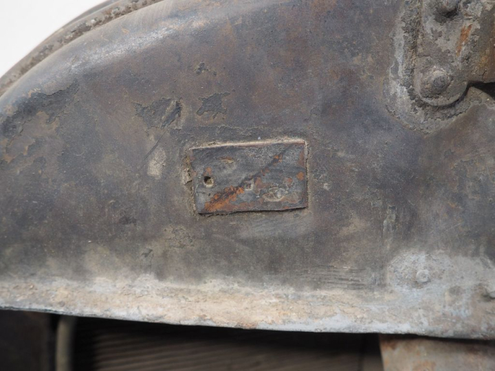 Radiateur pour automobile CITROËN 10 HP avec calandre. Dim. 70 x 55 cm