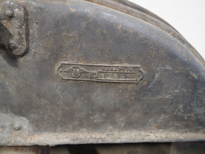 Radiateur pour automobile CITROËN 10 HP avec calandre. Dim. 70 x 55 cm