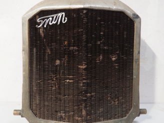 Vente aux enchères Radiateur pour automobile UNIC coupé Chauffeur avec calandre. (A resta