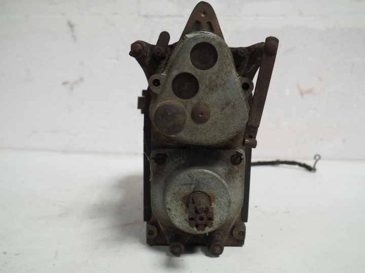 Magnéto B.T.H Ltd Coventry pour automobile.