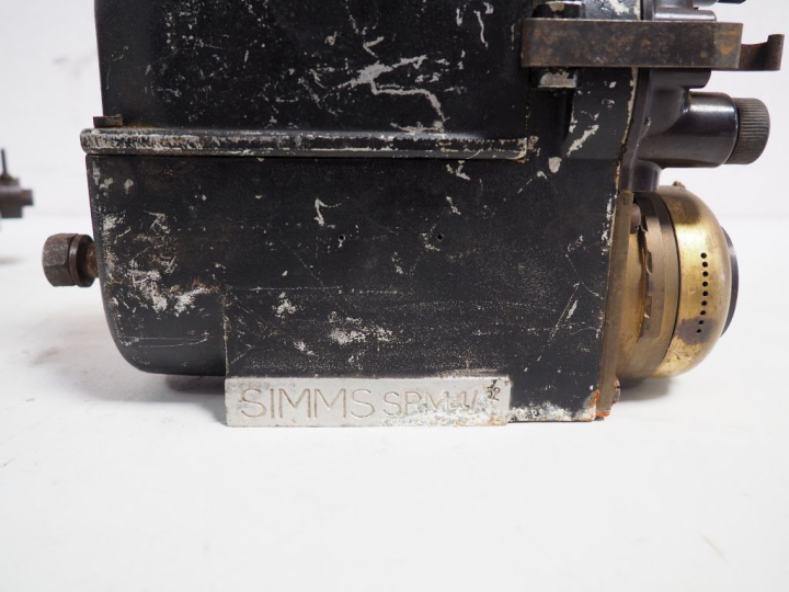 2 différents magnétos SIMMS pour automobile.