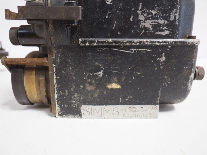 2 différents magnétos SIMMS pour automobile.