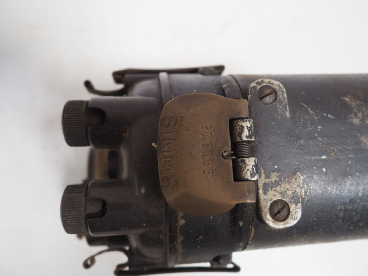 2 différents magnétos SIMMS pour automobile.