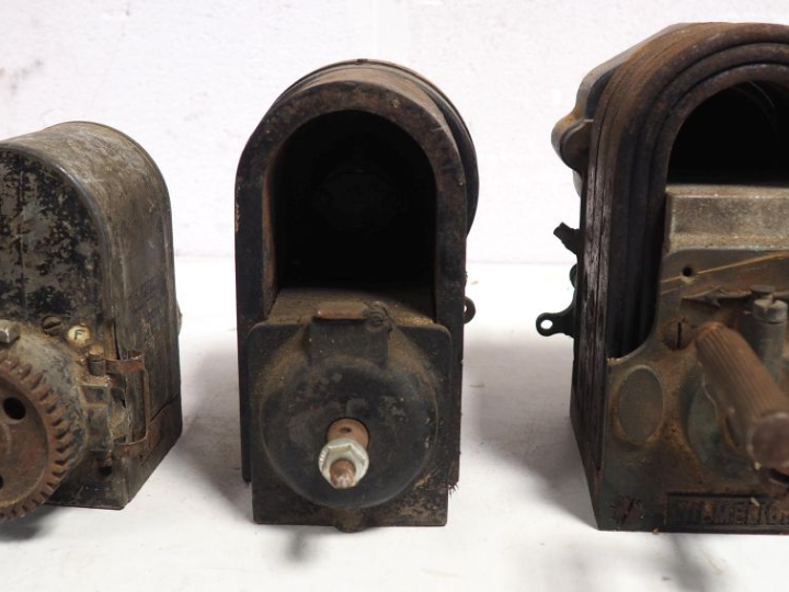 3 différents magnétos pour automobile de marque THE BERLING MAGNETO, E