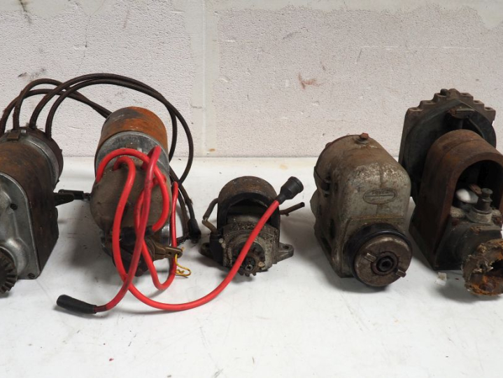 5 différents magnétos LAVALETTE pour automobile.