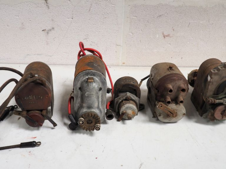 5 différents magnétos LAVALETTE pour automobile.