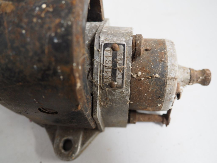 5 différents magnétos LAVALETTE pour automobile.