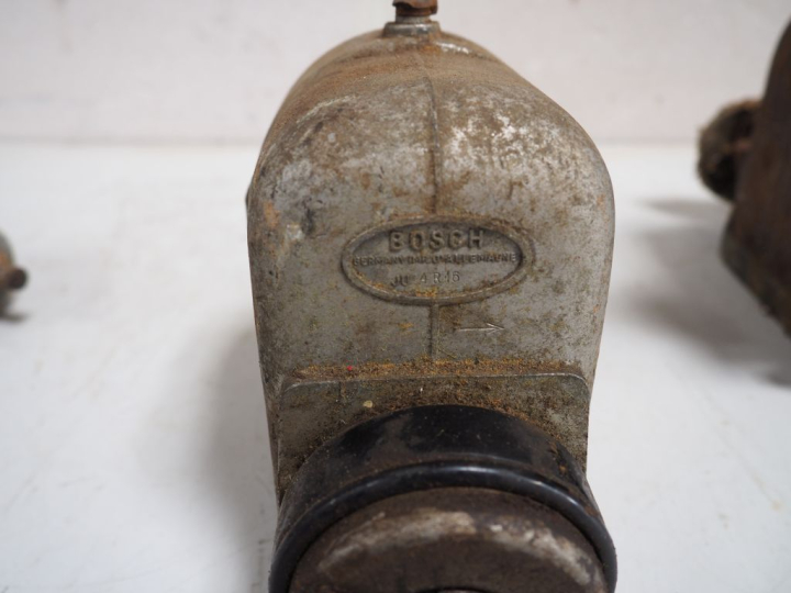 5 différents magnétos LAVALETTE pour automobile.