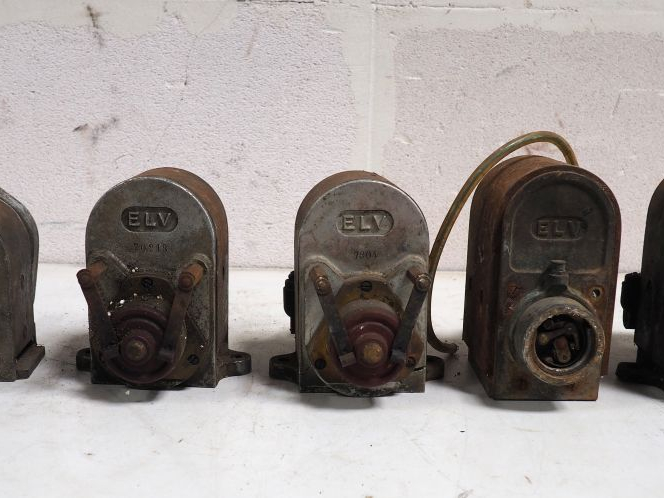 5 différents magnétos F.E.V ou E.L.V pour automobile.