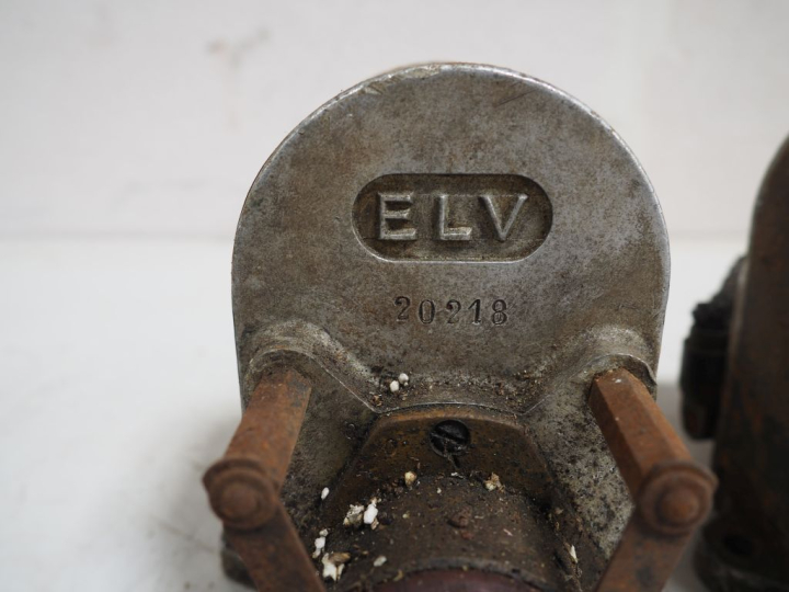 5 différents magnétos F.E.V ou E.L.V pour automobile.