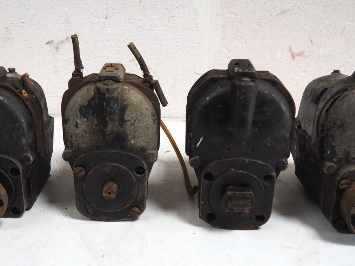 4 différents magnétos SCINTILLA pour automobile.
