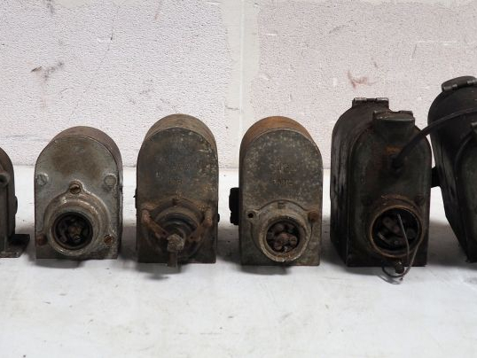 8 différents magnétos pour automobile de différentes marques dont GA, 