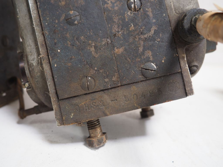 8 différents magnétos pour automobile de différentes marques dont GA, 