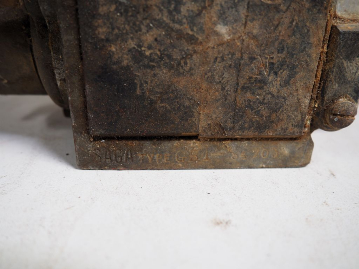 8 différents magnétos pour automobile de différentes marques dont GA, 