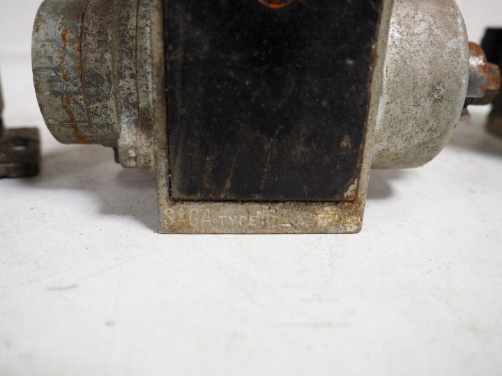 8 différents magnétos pour automobile de différentes marques dont GA, 