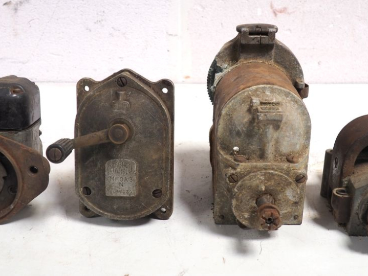 4 différents magnétos pour automobile BOSH LAVA, BOSH, MAGNETI MARELLI