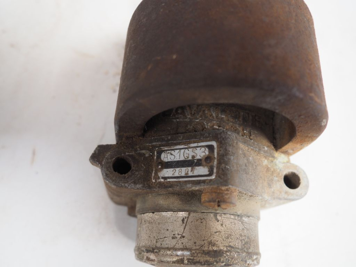 4 différents magnétos pour automobile BOSH LAVA, BOSH, MAGNETI MARELLI