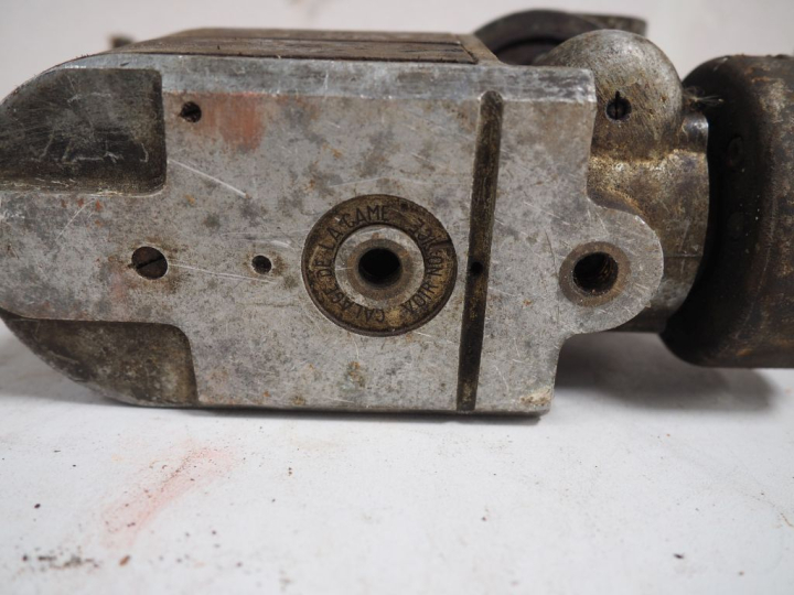 4 différents magnétos pour automobile de différentes marques dont RB.