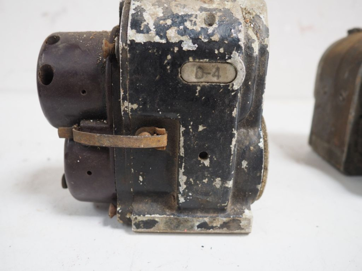 4 différents magnétos pour automobile de différentes marques dont RB.