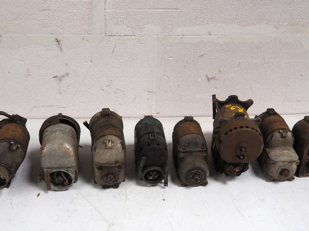 10 différents magnétos pour automobile de différentes marques.